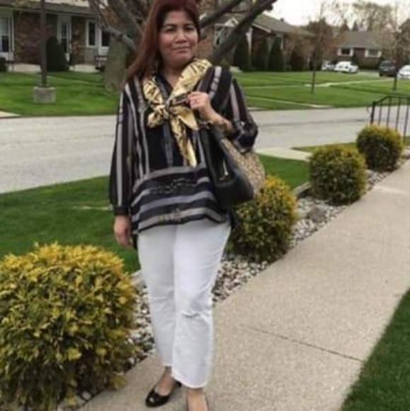 Meet your Posher, Luzviminda - Picture 1 of 1